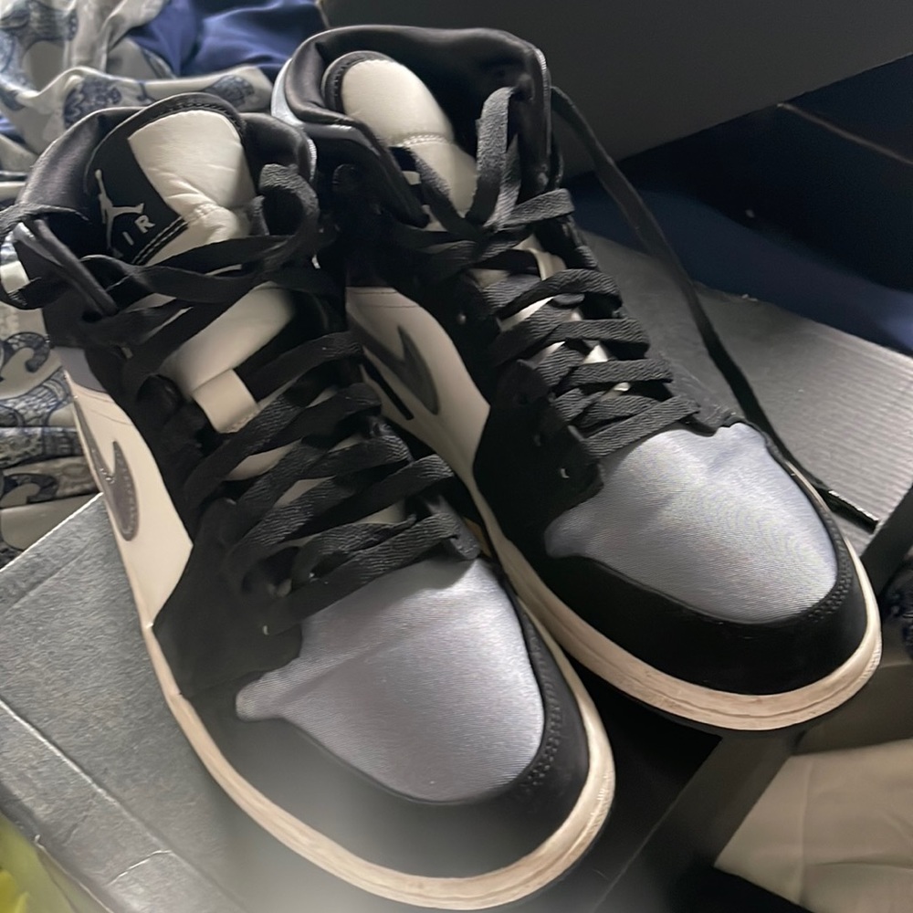 Air Jordan 1 mid